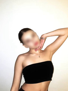 Escort Karoline Photo 17