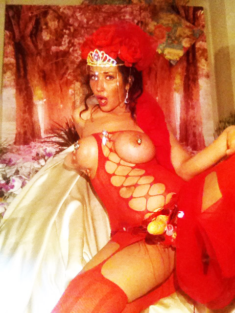 госпожа брюнетка из Киева - Валерия - предлагает страпон